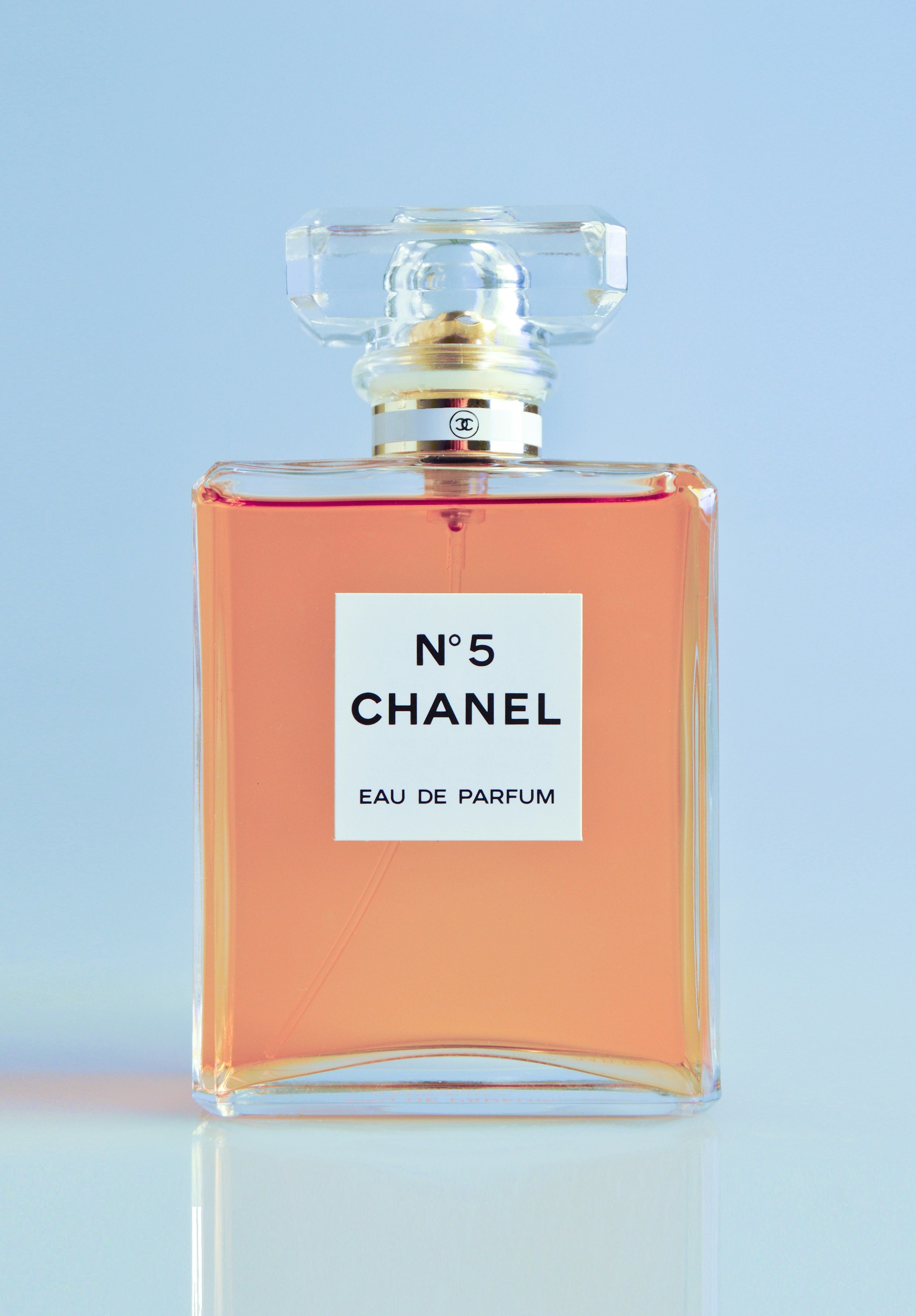 Perfume bottle in a sculptural product study